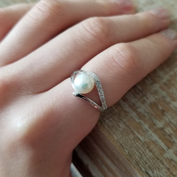 Elegant Natural White Freshwater Pearl Twist Ring - Picture 7 of 8